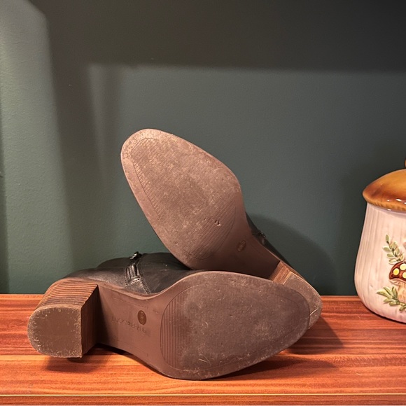 Lucky Brand Heel Ankle Boot - Picture 7 of 9